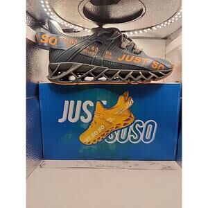 🔥Men's Or Womens trendy running shoes  sz 7.5 (40 Eur brand new in a box)🔥